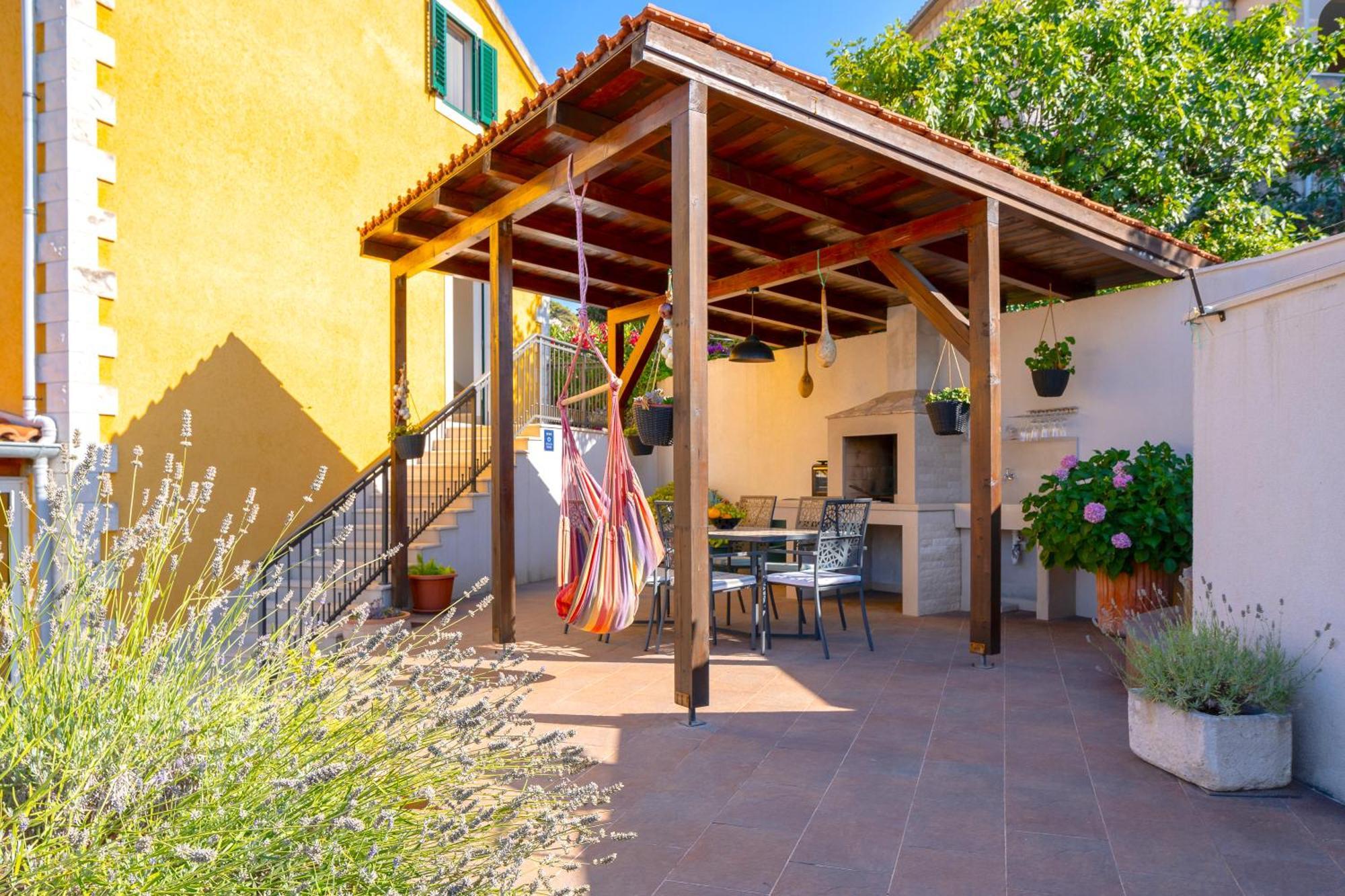 Villa Green Garden Splitska Exterior foto